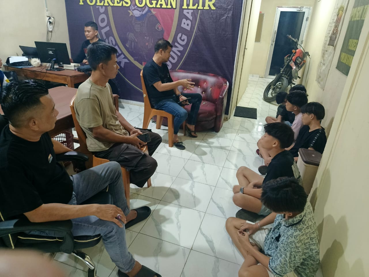 Polsek Tanjung Batu Ogan Ilir Lakukan Pembinaan Anak di Bawah Umur Terkait Bahaya Miras dan Aibon