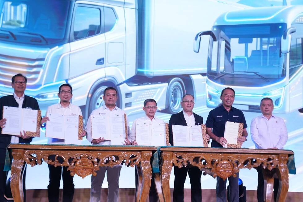 Hutama Karya Tandatangani Kerja Sama Integrasi Blu-E dalam Rangkaian Launching ETLE HUB