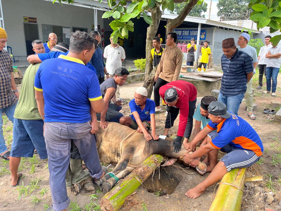 Semangat Berbagi Iduladha, Lapas Tanjung Raja Ogan Ilir Laksanakan Kurban 3 Ekor Sapi dan 2 Kambing