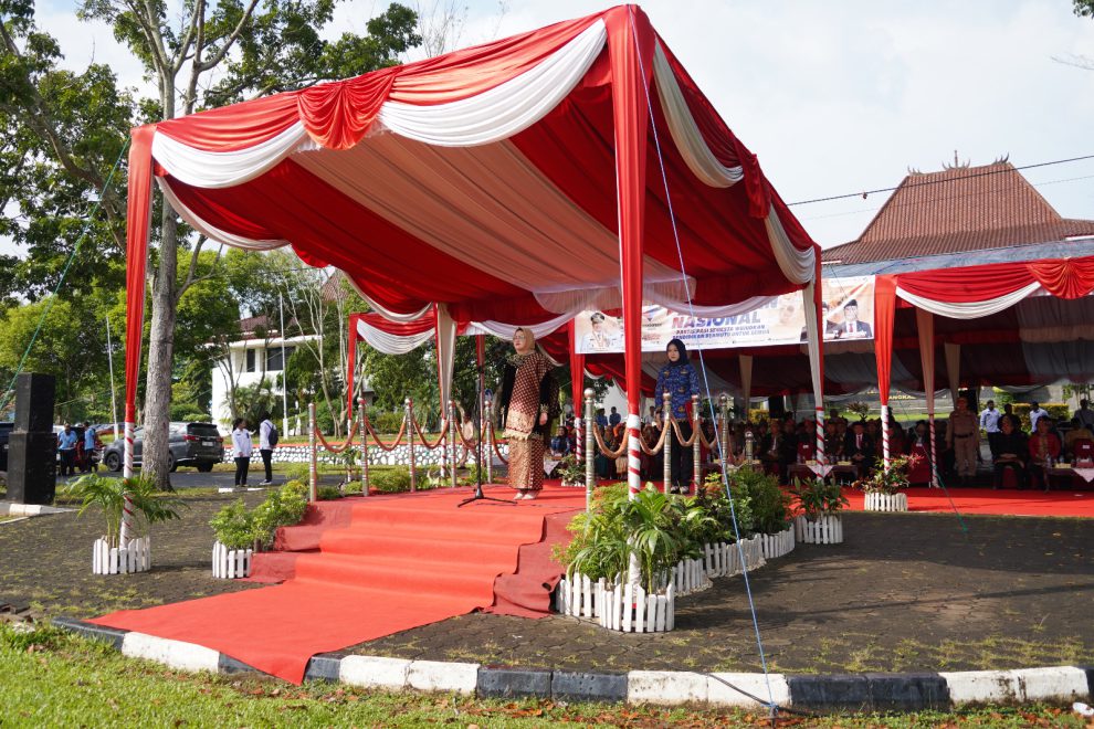 Wakil Bupati Banyuasin Pimpin Upacara Peringatan Hari Pendidikan Nasional 2025