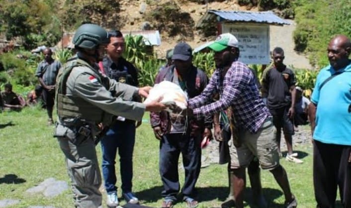 HORE! Puluhan Anggota KKB Papua di Boven Digoel Serahkan Diri, Belasan Senpi dan Ratusan Amunisi ke TNI-Polri