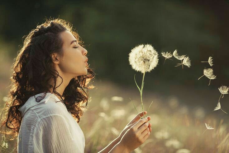 Meski Hidup Sederhana 4 Zodiak Ini Justru Paling Pandai Bersyukur dan Bahagia