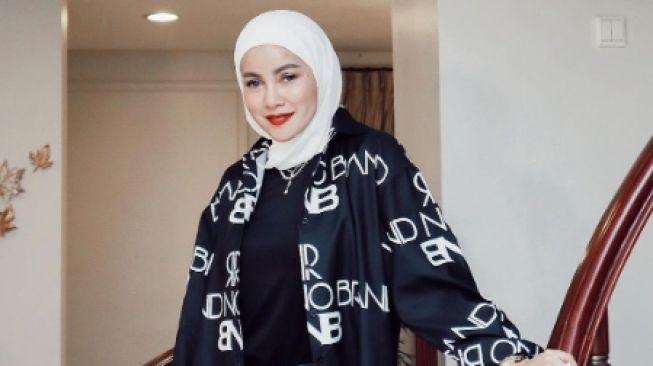 Netizen Heran: Sport Wear Hijab banyak yang Modis, Olla Ramlan Malah Pilih Pamerkan Lekuk Tubuh 