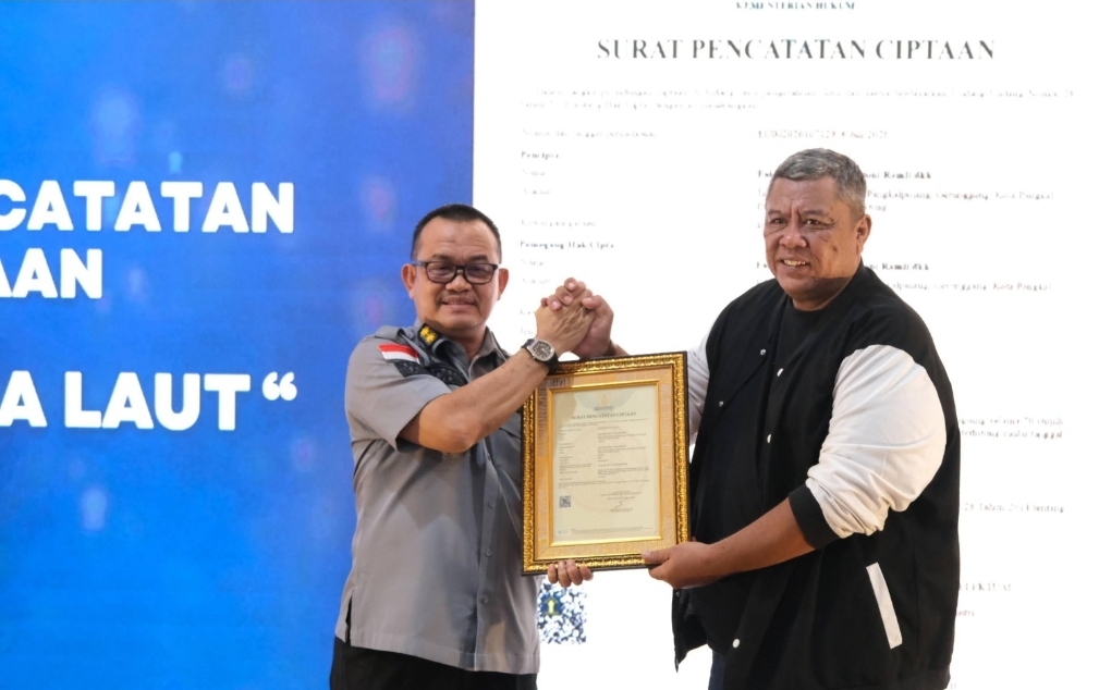 Kemenkum Babel Gandeng Media, Johan Manurung Serahkan Hak Cipta Buku Karya Wartawan