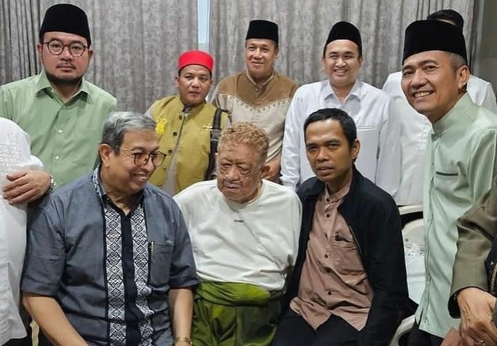 Ratu Dewa dan Prima Salam Dampingi Ustaz Abdul Somad Besuk H Alim di Rumah Sakit