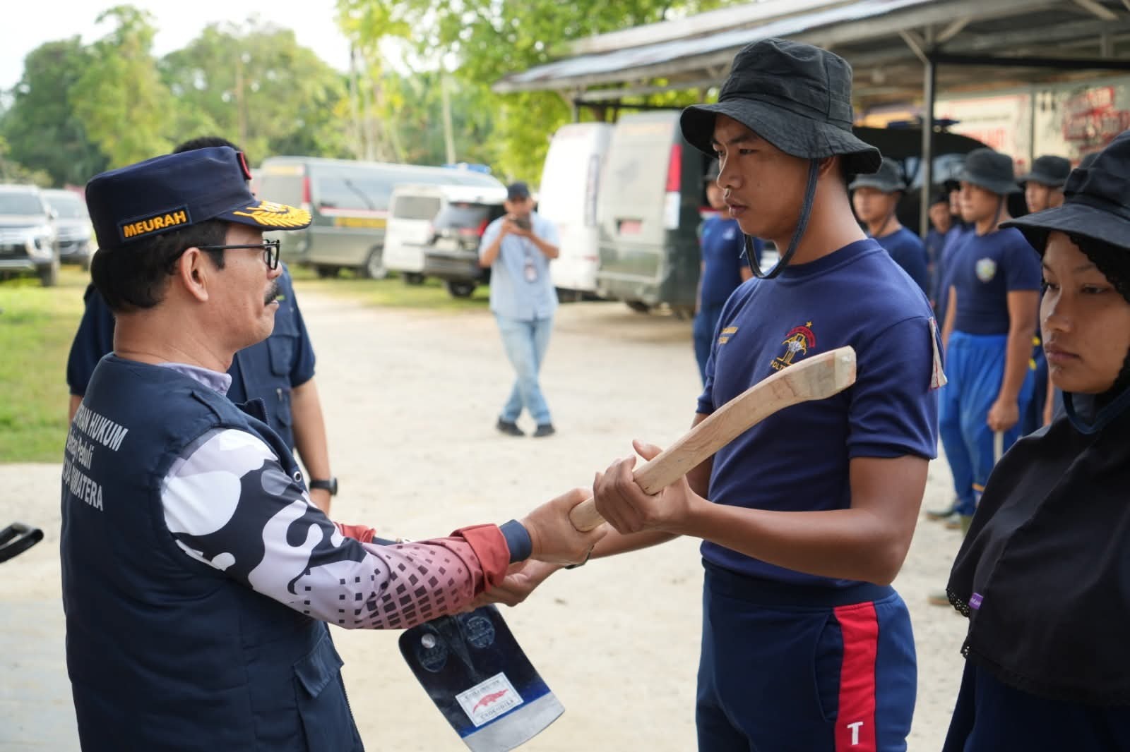 Kakanwilkum Aceh Meurah Budiman Motivasi dan Serahkan Alat Baksos untuk Taruna Poltekpin