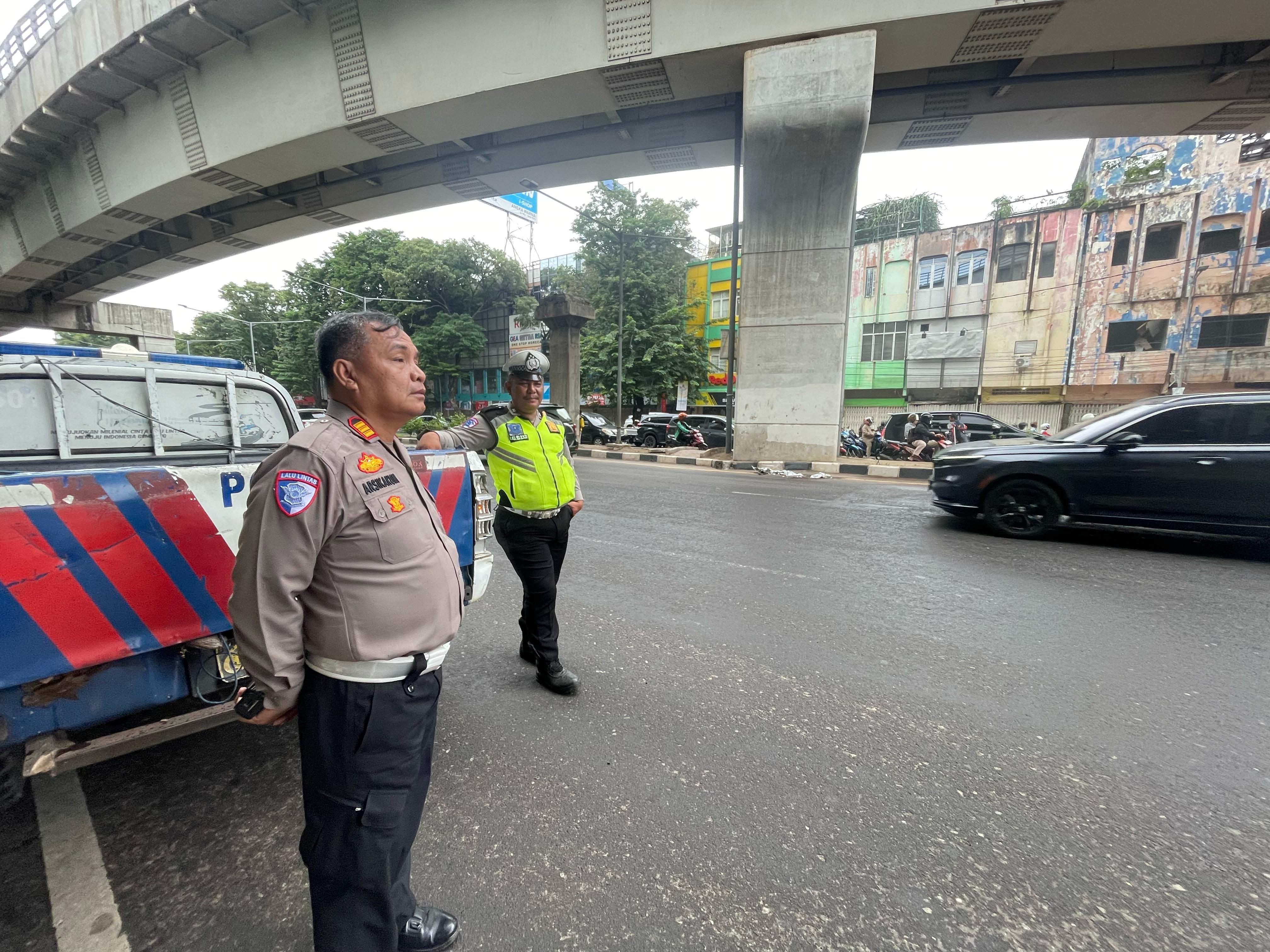 Senggolan Pengendara Motor, Warga Palembang Ini Meregang Nyawa di TKP Usai Tabrak Tiang LRT 