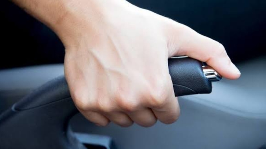 Simak 8 Tips Efektif Menggunakan Handbrake, Dijamin Berkendara Aman