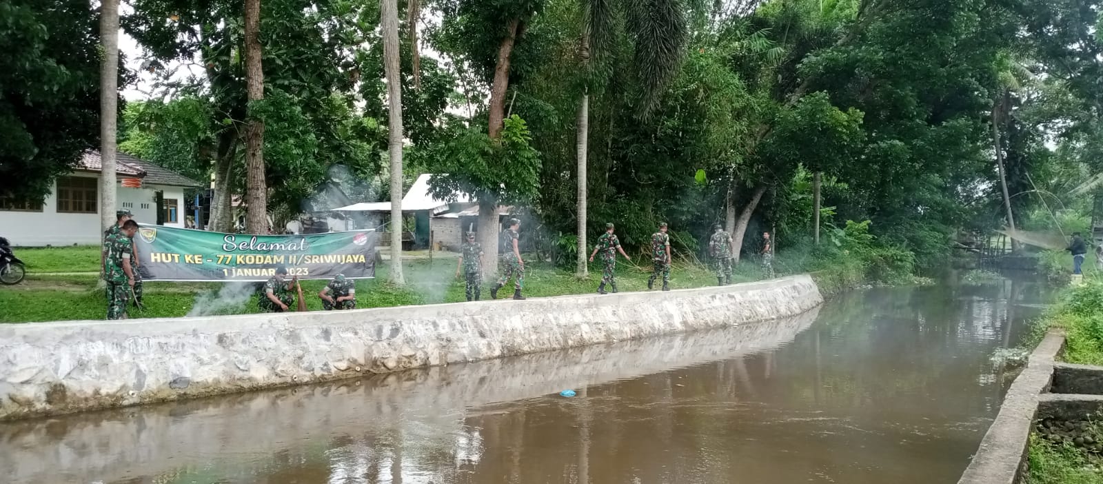 HUT Kodam II/Sriwijaya Ke-77, Kodim 0402/OKI Karya Bakti Pembersihan Bantaran Sungai dan Rumah Ibadah