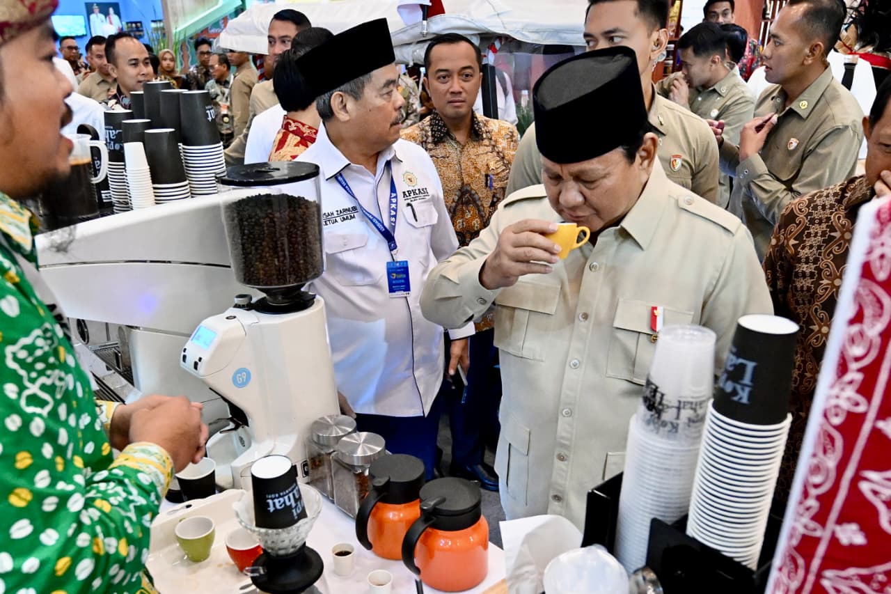 Cerita Manis dari AOE 2025: Kopi Lahat Diseruput Presiden, Canda Ketua Apkasi, dan Antusiasme Pengunjung