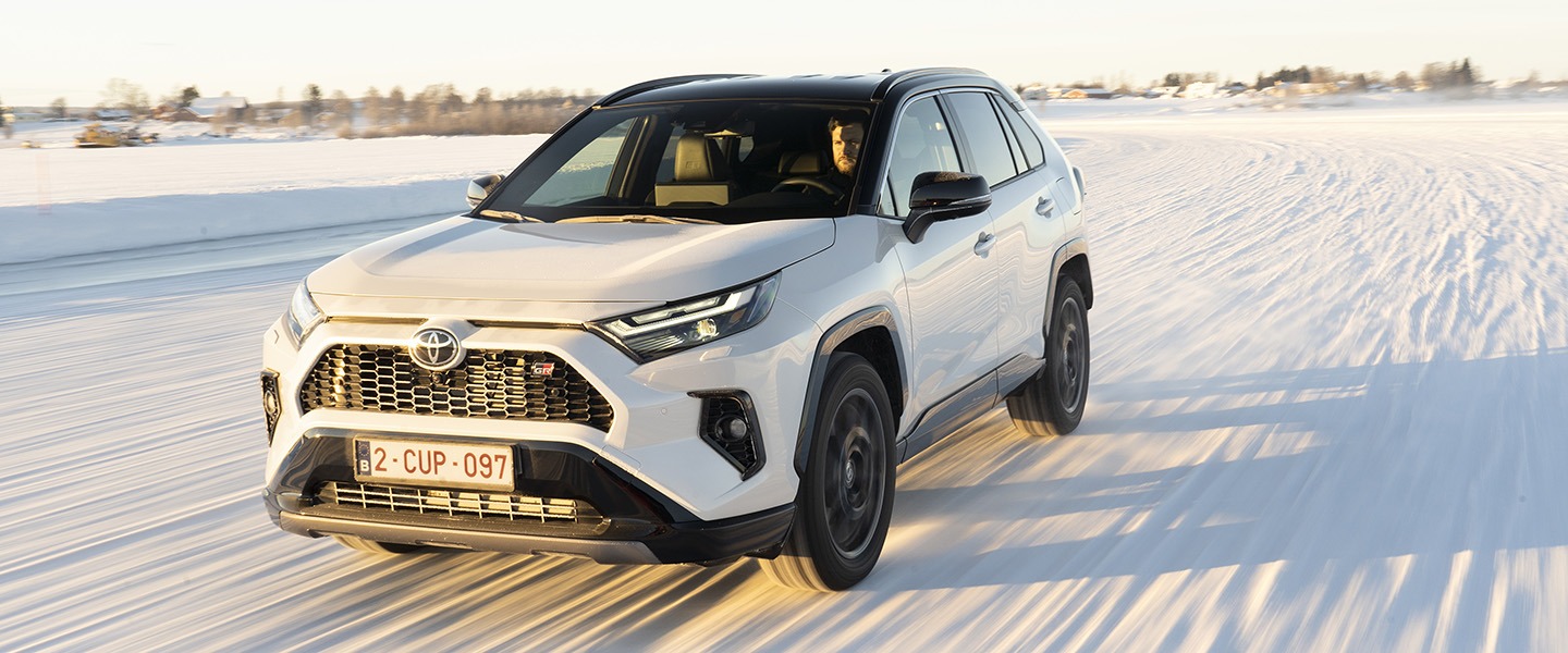 Kendaraan Masa Depan, Hadirkan Toyota RAV4 GR Sport PHEV: Simbol Evolusi Dalam Teknologi