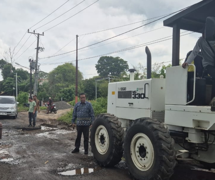 Gerak Cepat Pemkab Ogan Ilir, Akhirnya Perbaiki Jalan Provinsi yang Rusak di Desa Meranjat 1