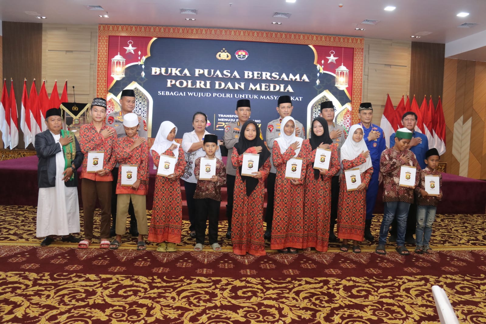 Wujud Polri untuk Masyarakat, Polda Sumsel Bagikan Takjil dan Berbuka Puasa Bersama Media