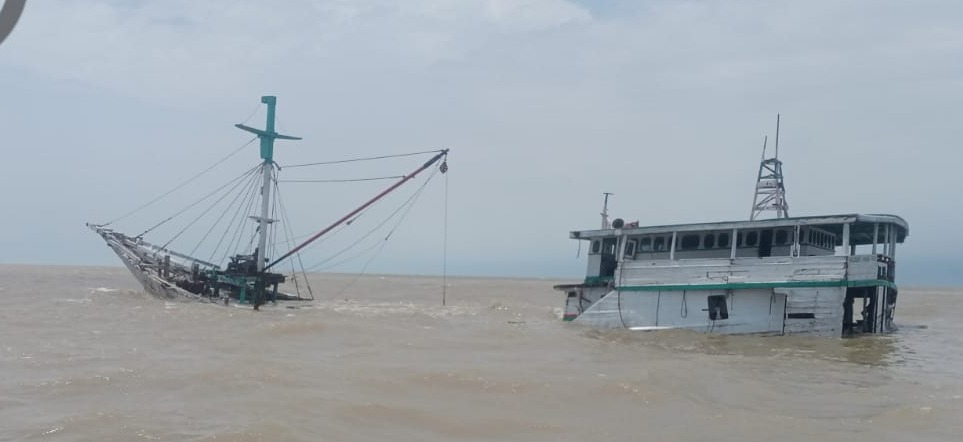 Begini Penampakan Kapal Benua Indah yang Bocor di Perairan Bata Karang Banyuasin, Seluruh Crew Dievakuasi SAR