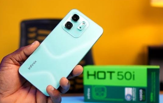 Smartphone Infinix Hot 50i Hadirkan Layar Luas dengan Desain Premium Dikelasnya 