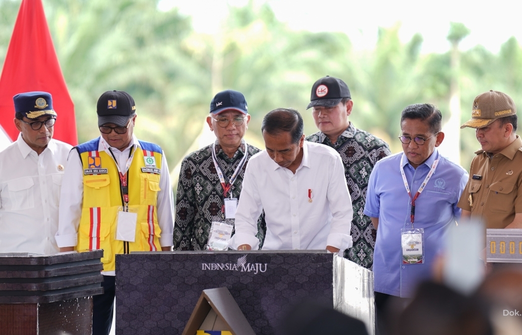 Jelang Akhir Masa Jabatan, Presiden Jokowi Resmikan  2 Jalan ToL Strategis di Sumatera