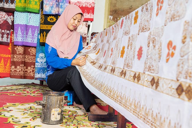 WOW, Batik Kujur Khas Kabupaten Muara Enim yang Dikembangkan PTBA, sudah Mendunia 