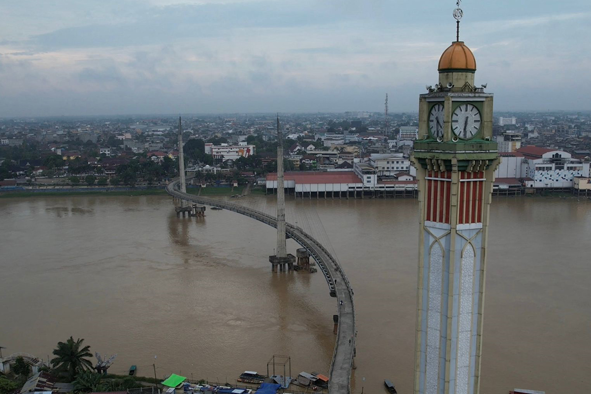 Kado Spesial Hari Jadi Provinsi Jambi, Menteri Hadi Serahkan Sertifikat Tanah 