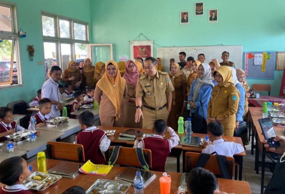 Launching Program Makan Sehat Bergizi di Ogan Ilir, 3.356 Siswa di Tanjung Raja Antusias Dapatkan Nasi Gratis