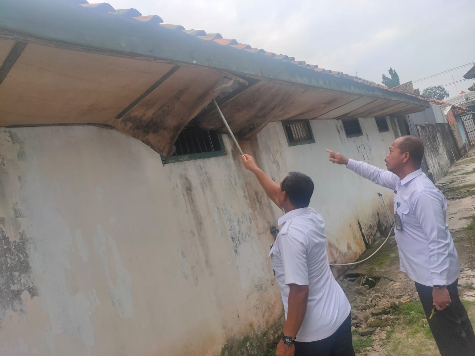 Petugas Lapas Tanjung Raja Ogan Ilir Gencar Lakukan Deteksi Dini di Area Brandgang