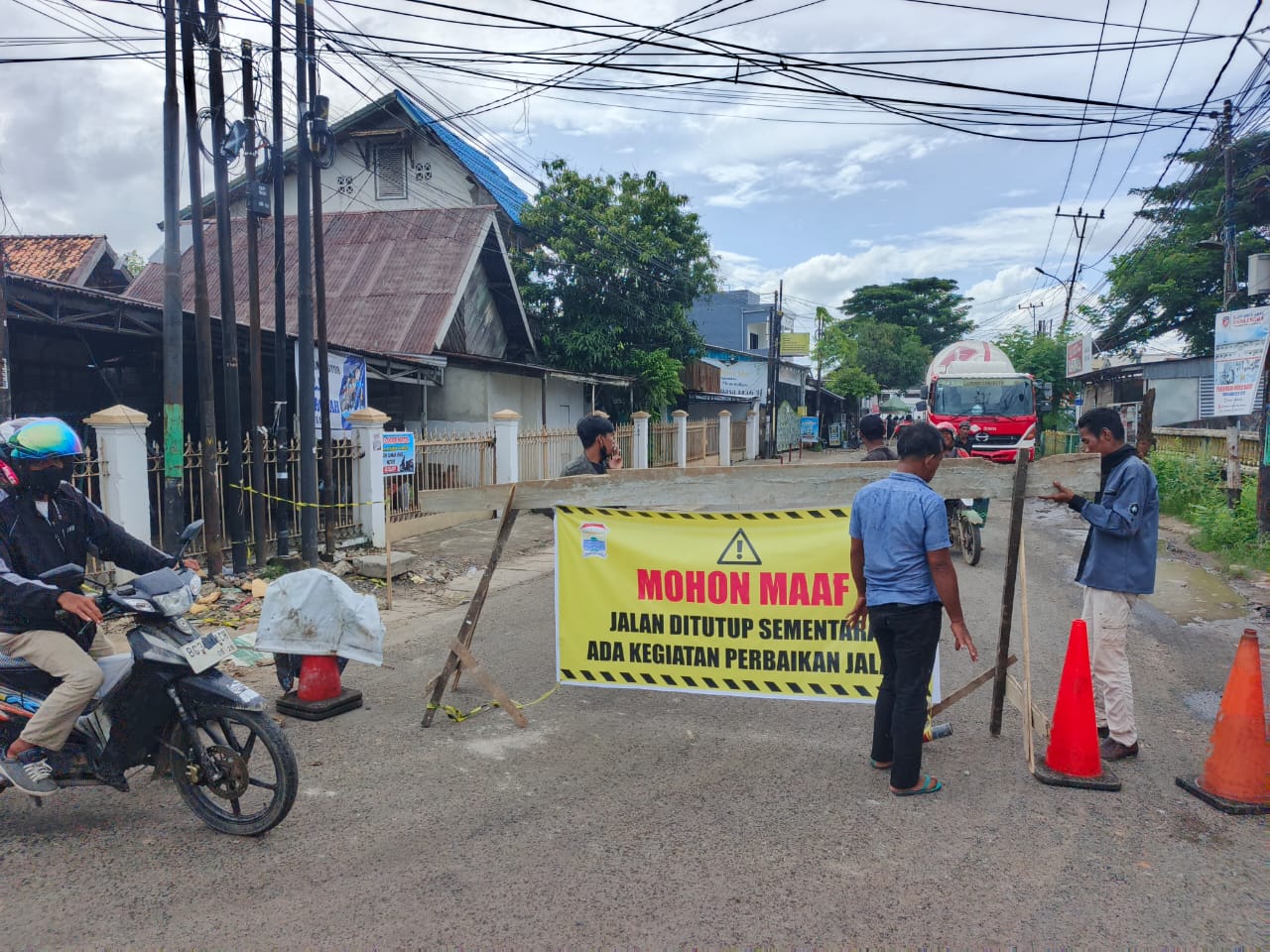 Pengendara Melintas Cari Jalan Alternatif, 2 Pekan Akses Simpang TPU - Jembatan Musi IV Palembang Ditutup