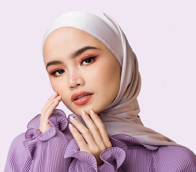   Hijabers Wajib Tahu! 7 Tips Memilih Bahan Hijab yang Adem dan Nyaman Saat Digunakan