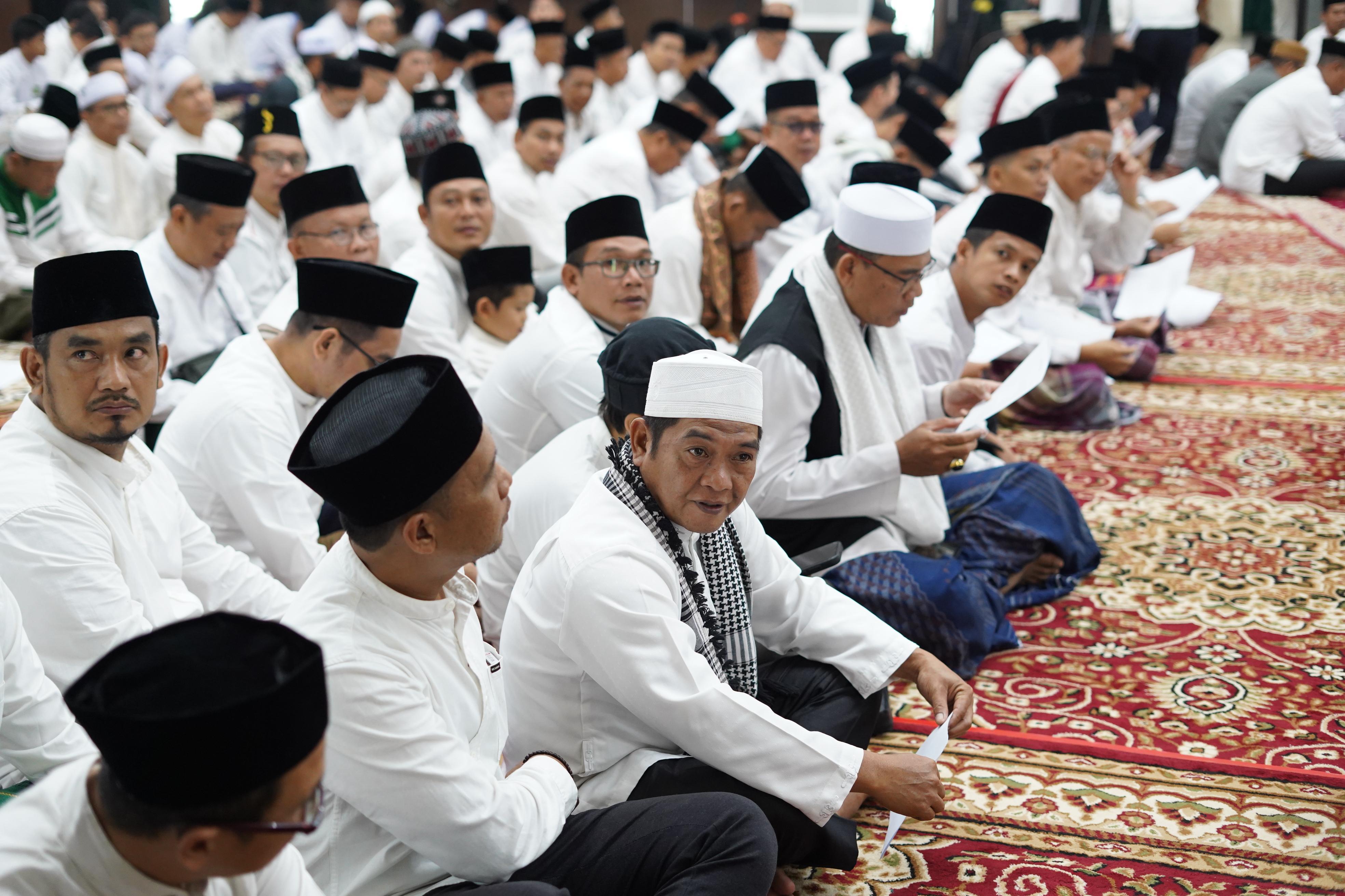 Ribuan Umat Hadiri Istighosah di Palembang, Herman Deru Tegaskan Sumsel Zero Konflik