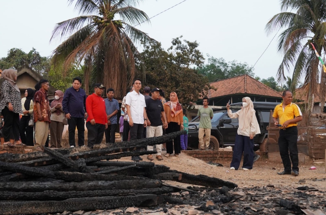 Tiga Rumah di Bukit Batu Pangkalan Lampam Kebakaran, Muchendi Datangi Korban