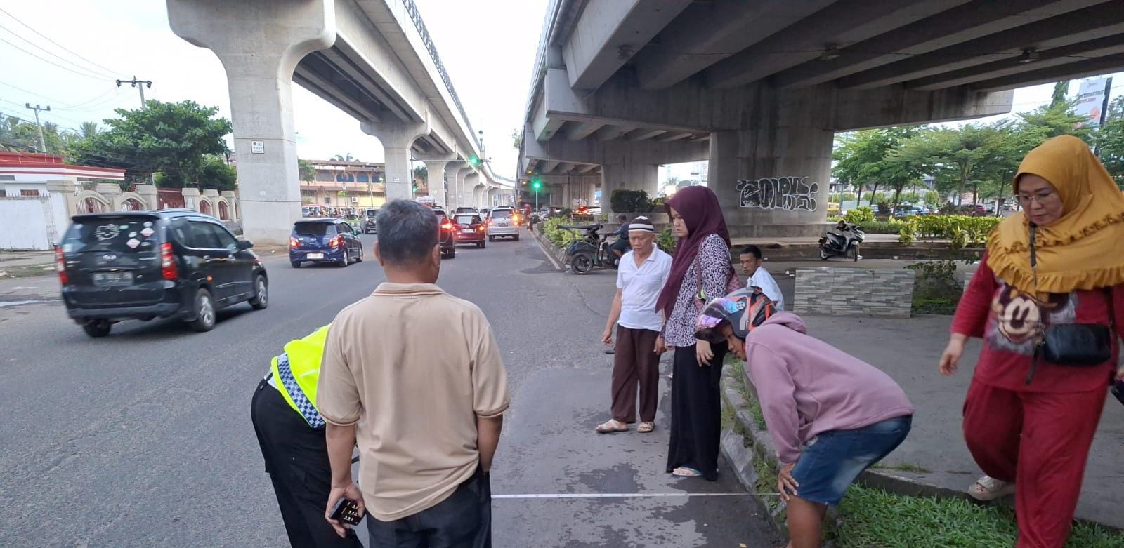 Lakalantas Bawah Flyover Jakabaring Palembang, Mobil Tabrak 2 Motor Sebelum Lampu Merah, Tewaskan Driver Ojol