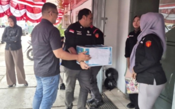 Kejari Teliti Dokumen Barang Bukti hasil Penggeledahan Penyidikan Korupsi Proyek Disperkimtan Palembang