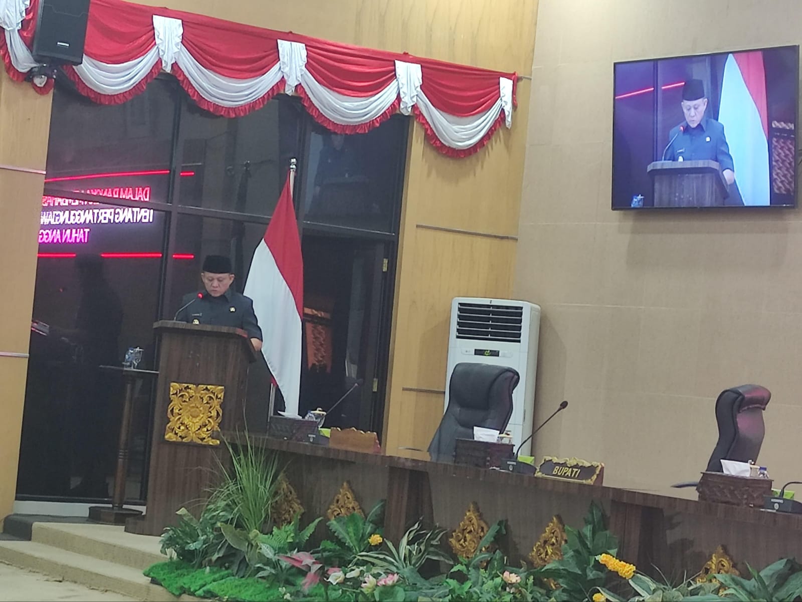 Sampaikan Jawaban Padangan Fraksi, Bupati Enos Siap Pertahankan Status WTP OKU Timur