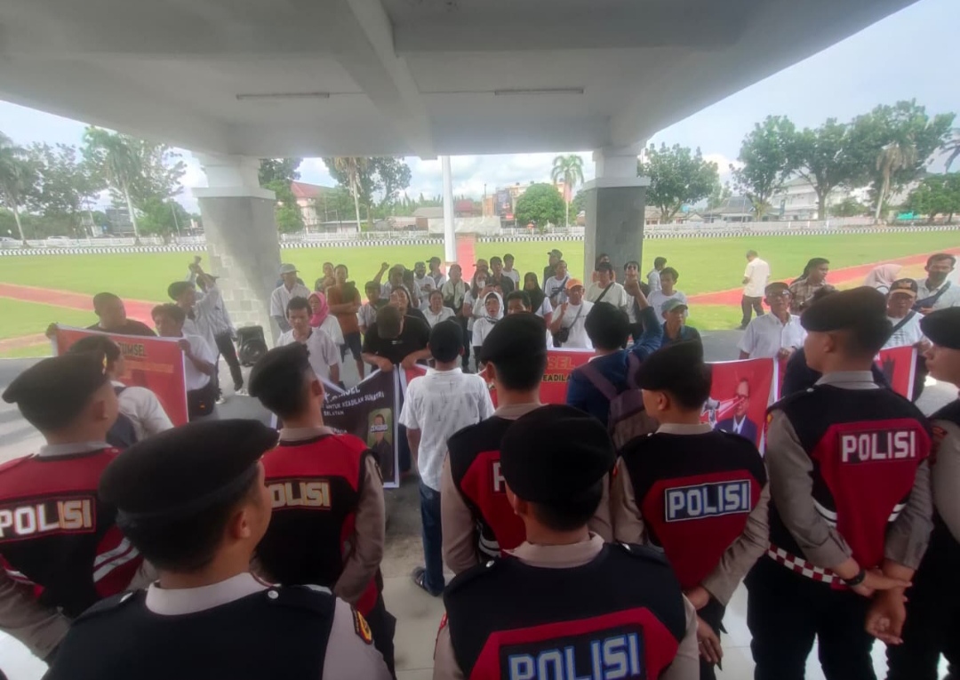 Puluhan Warga Tanjung Batu Tulung Selapan OKI Datangi Kantor Bupati, Ini Tuntutannya
