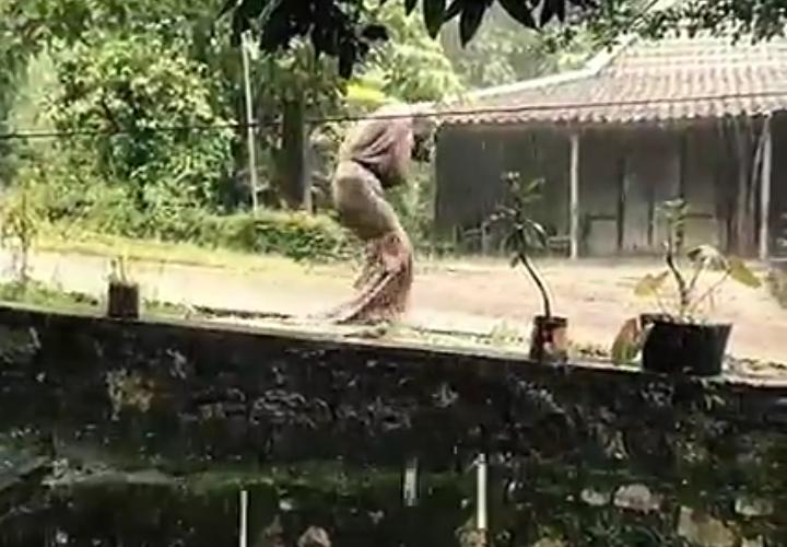 Horor, Sesosok Lelaki Terikat Tali Pocong Bangkit dari Kubur Setelah Seminggu Dimakamkan, Minta Diantar Pulang