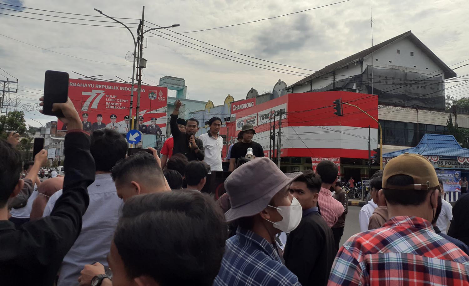 Bela TNI,  Aliansi Pemuda Lubuklinggau Demo Kecam Pernyataan Effendi Simbolon