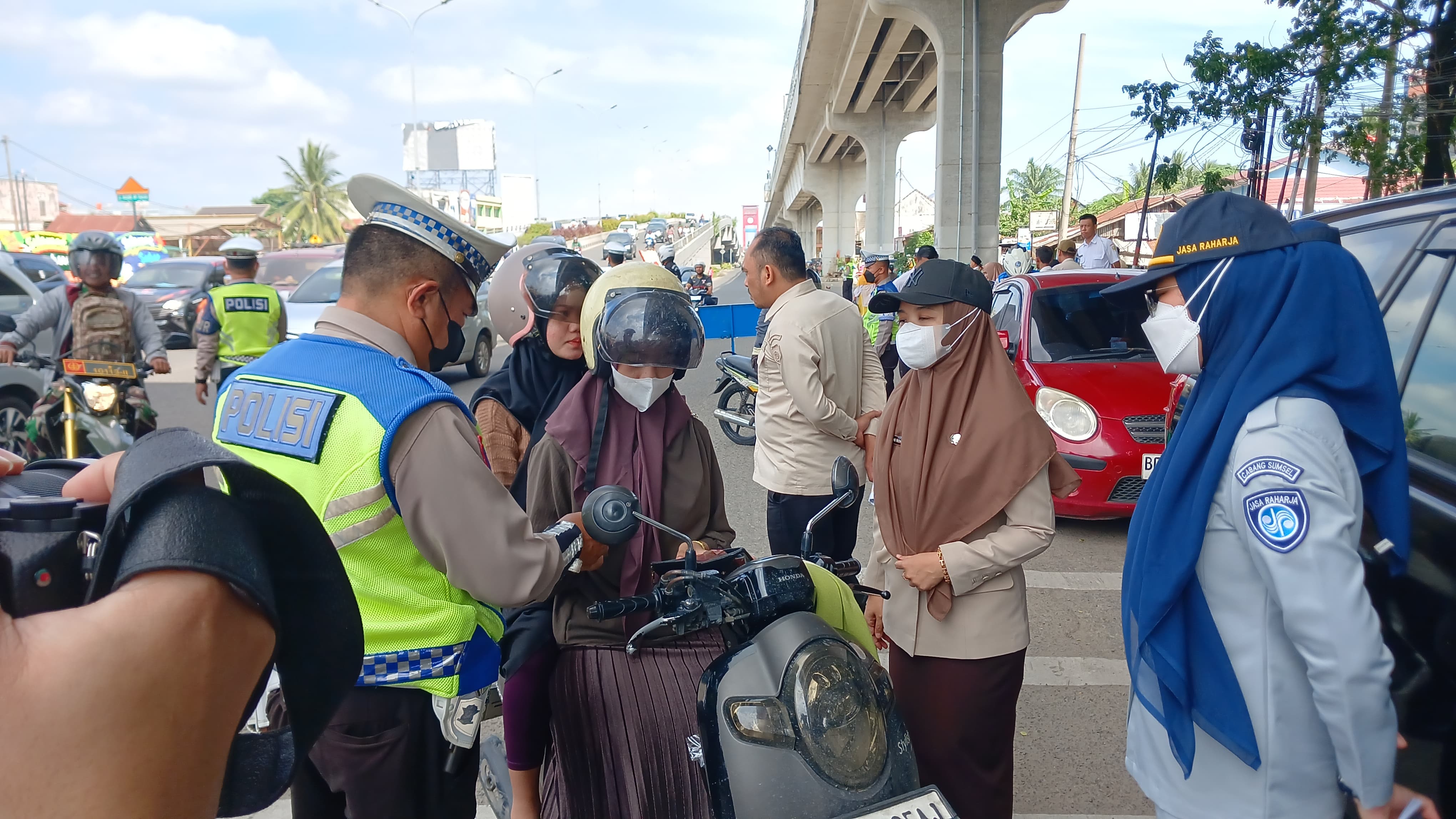 Razia Gabungan Depan Mapolrestabes Palembang, 34 Roda Dua Diamankan, Termasuk Ojek Online 