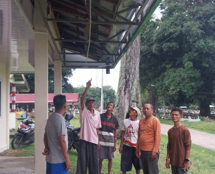 Plafon Pustu Desa Burai Ogan Ilir Rontok, Padahal Belum 3 Bulan Diperbaiki, Polsek Tanjung Batu Datangi Lokasi