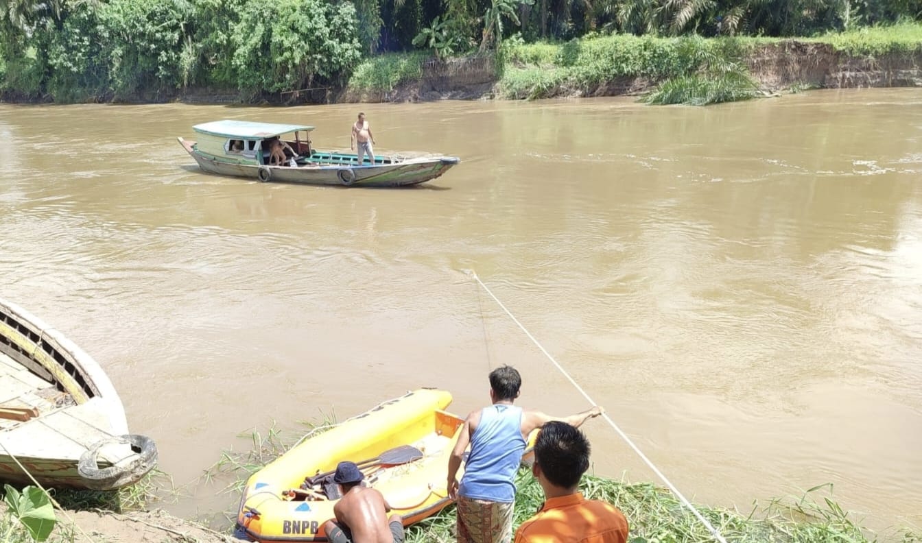 Pasca Jembatan di Kandis Ogan Ilir Ambruk, BPBD Siagakan Perahu Fiber untuk Permudah Mobilitas Warga