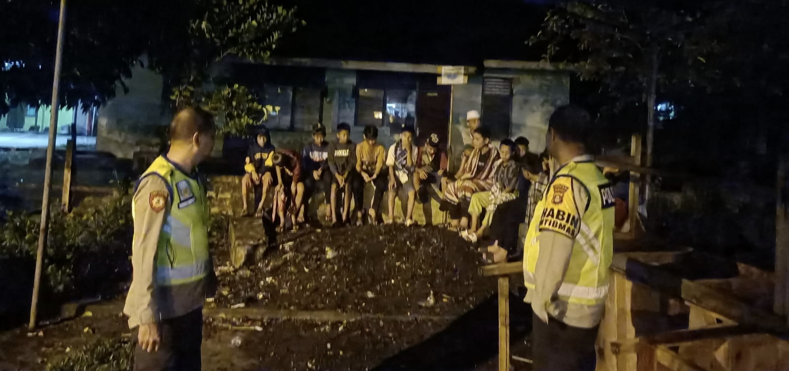 Dapati Anak-Anak dan Remaja Sedang Bermain Petasan Usai Sahur, Personel Polsek Tanjung Batu Langsung Tegur