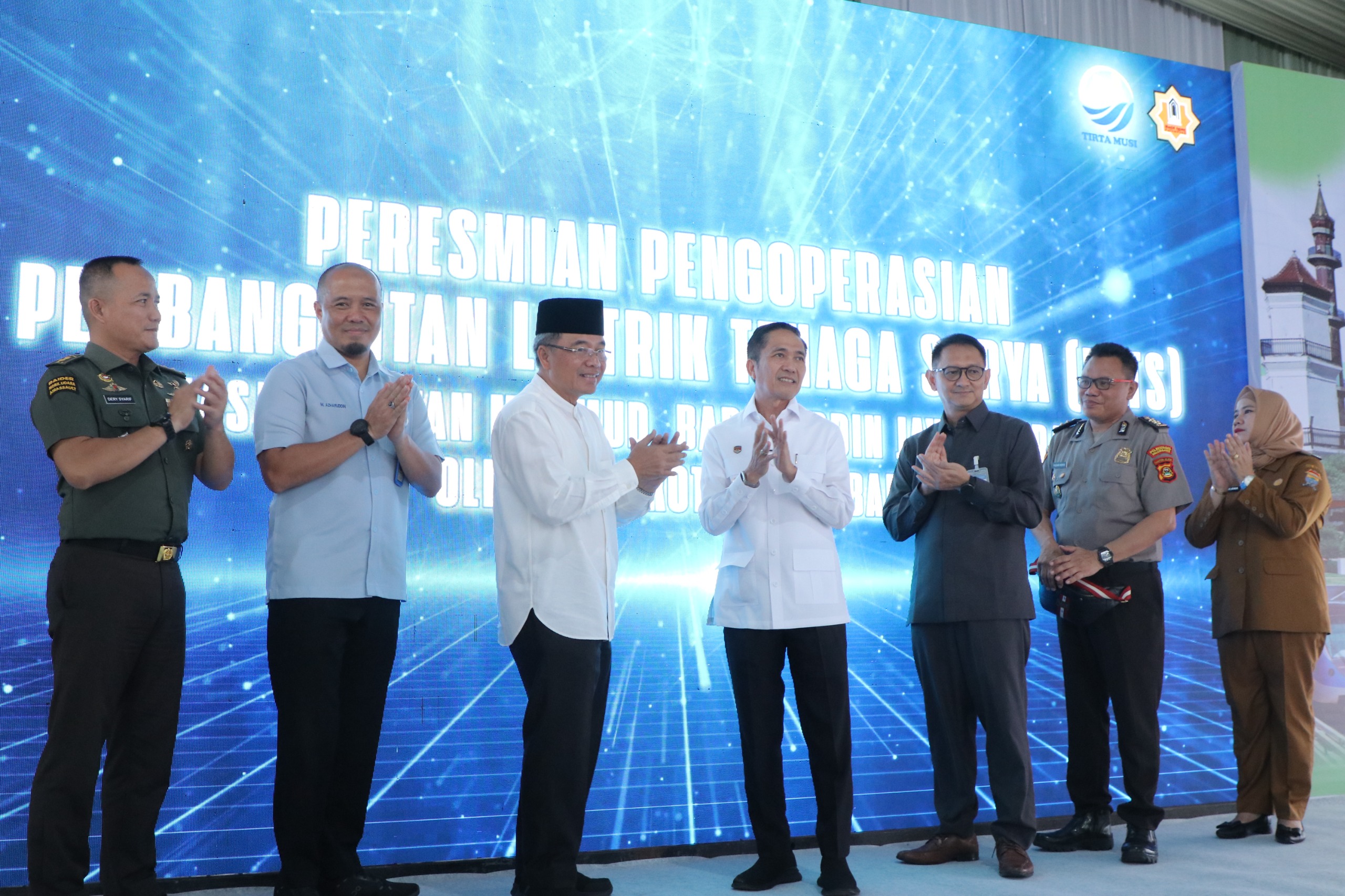 Ratu Dewa Resmikan Pembangkit Listrik Tenaga Surya (PLTS) di Masjid Agung 