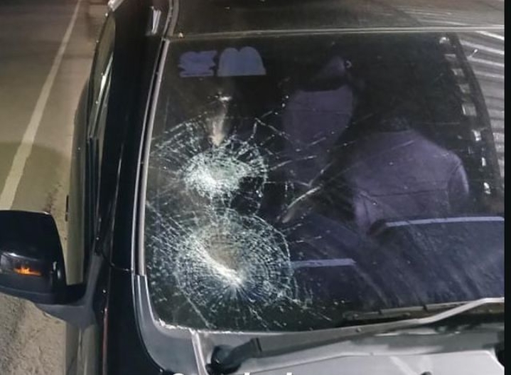 Melintas di Jalan Lebak Murni Sako, Kaca Mobil Pecah Dilempari Batu Diduga oleh Kelompok Remaja  