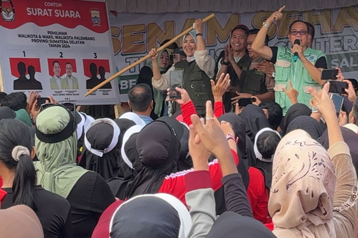 Penuh Energi! Senam Bersama Ratu Dewa dan Ribuan Warga Sematang Borang, Masyito Peragakan Cara Coblos