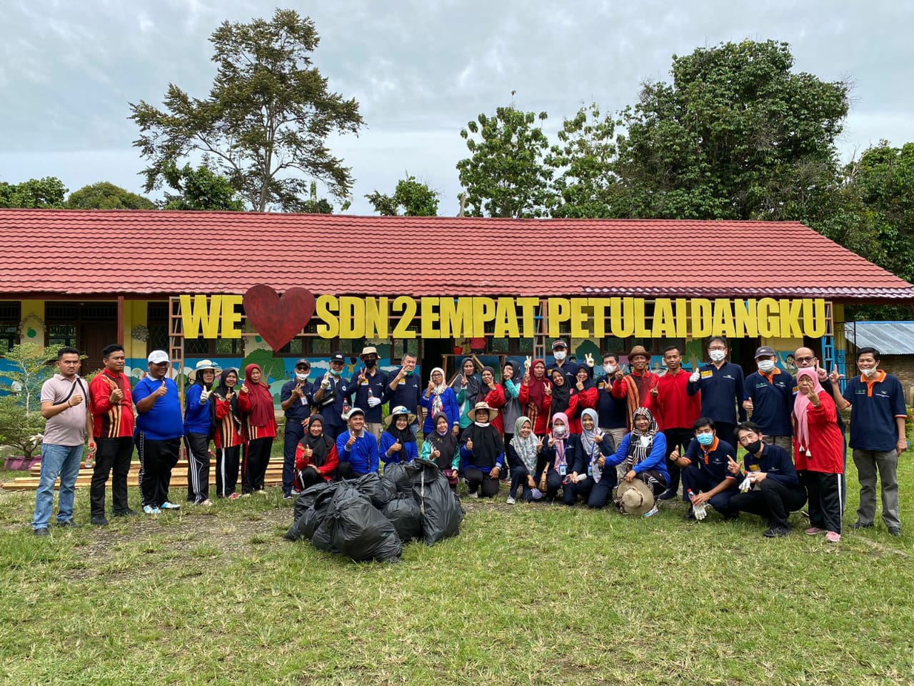 PT Tel Gelar Kegiatan Volunteer Bersih-bersih Sekolah, Kali Ini SDN 1 dan SDN 2 Empat Petulai Dangku 