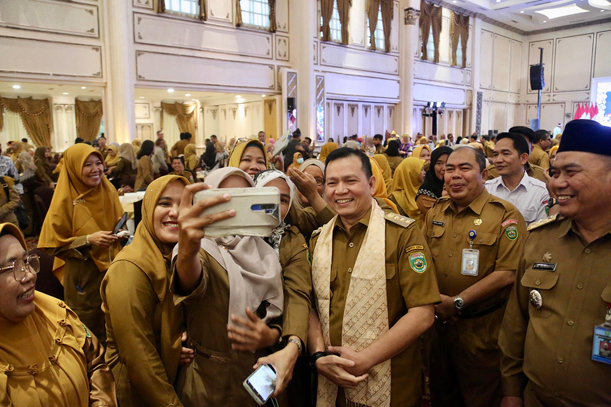 Penjabat Gubernur Sumatera Selatan Hadiri Peringatan Hari Guru Nasional 2024 di Palembang