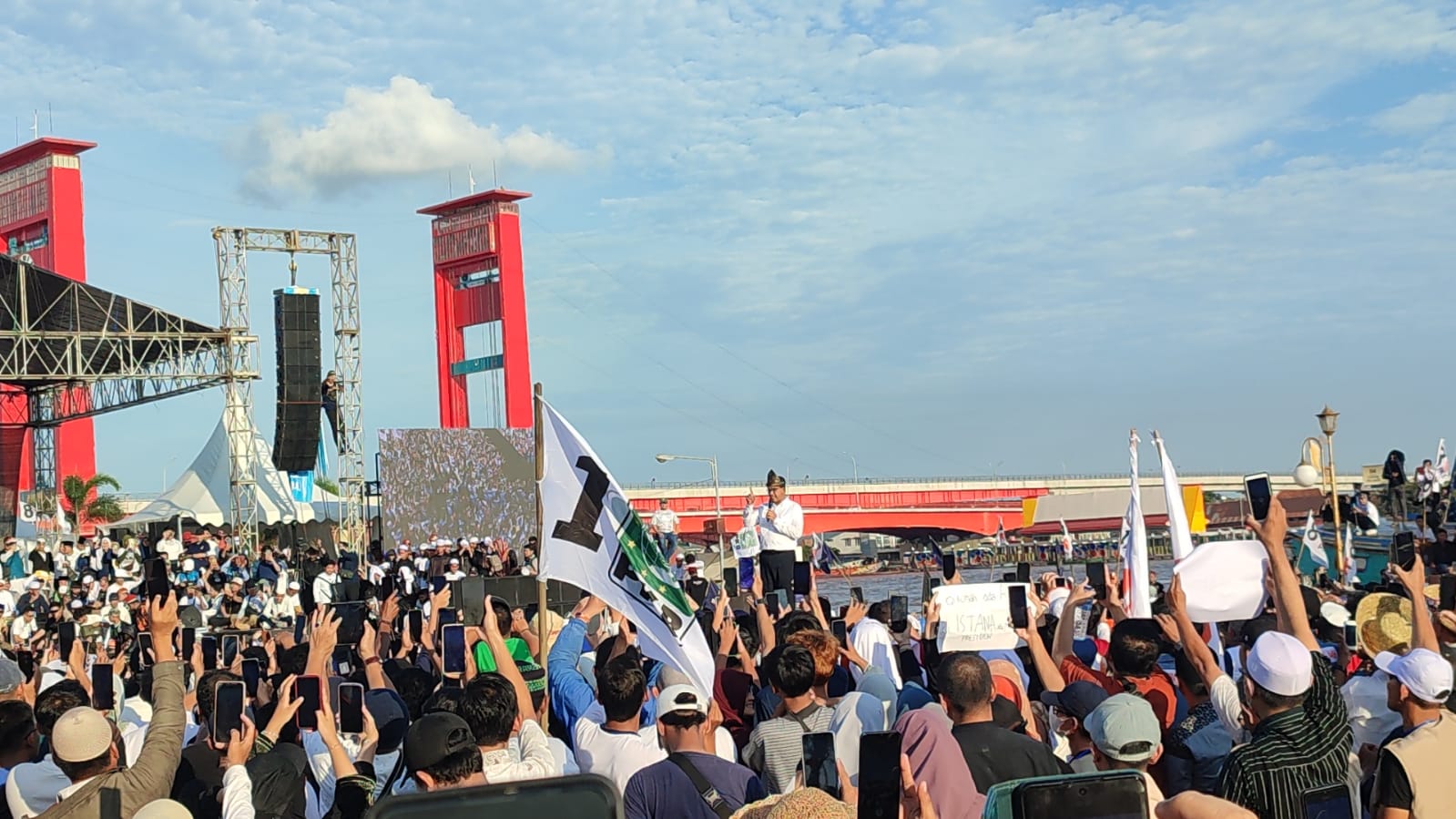 Kampanye Akbar di Pelataran BKB Palembang, Anies Baswedan Minta Warga Rekam Pidatonya, Ada Apa? 