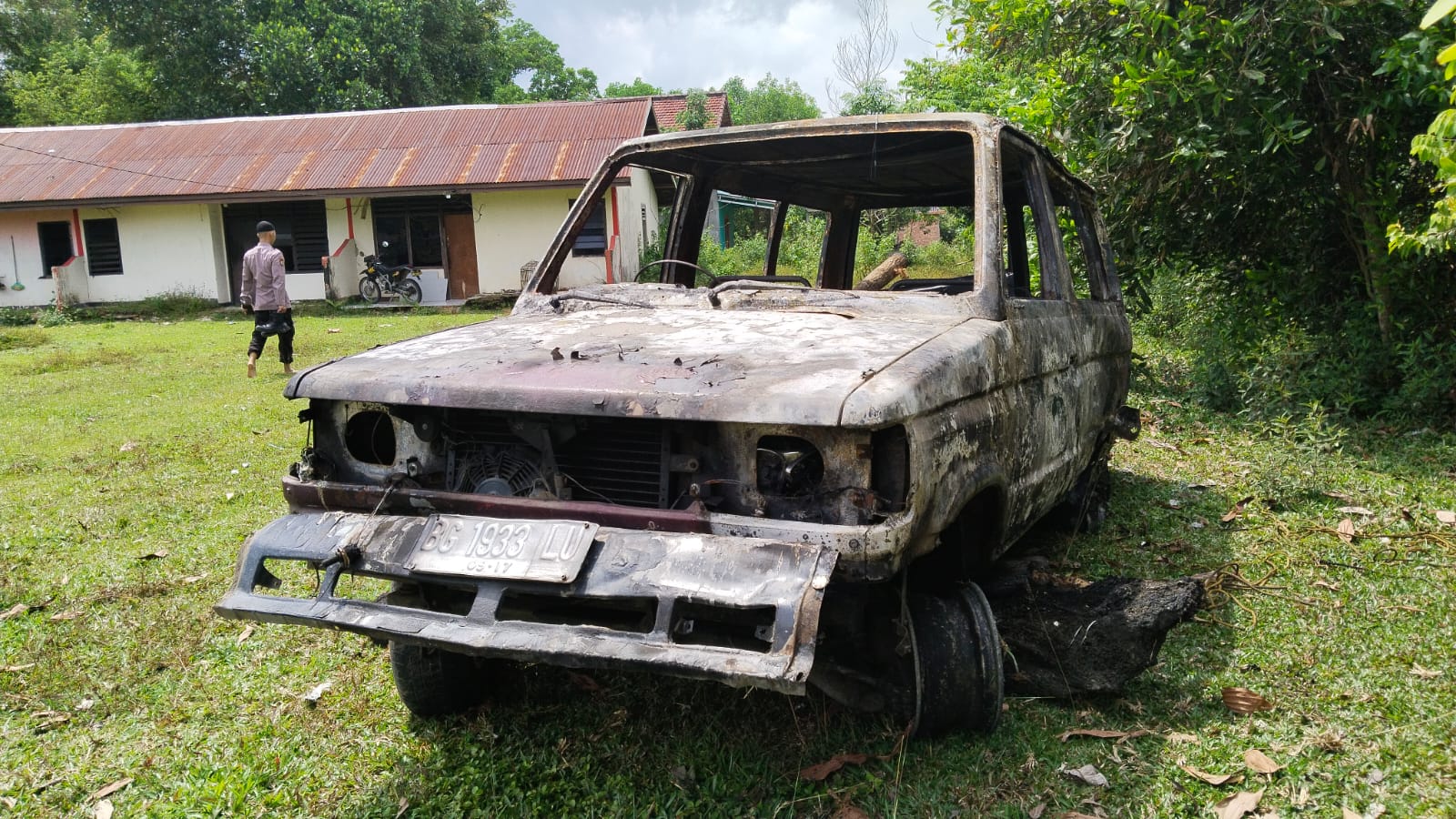 Mobil Kijang Terbakar Diduga Korsleting, Pemilik Alami Luka Bakar di Wajah dan Lengan