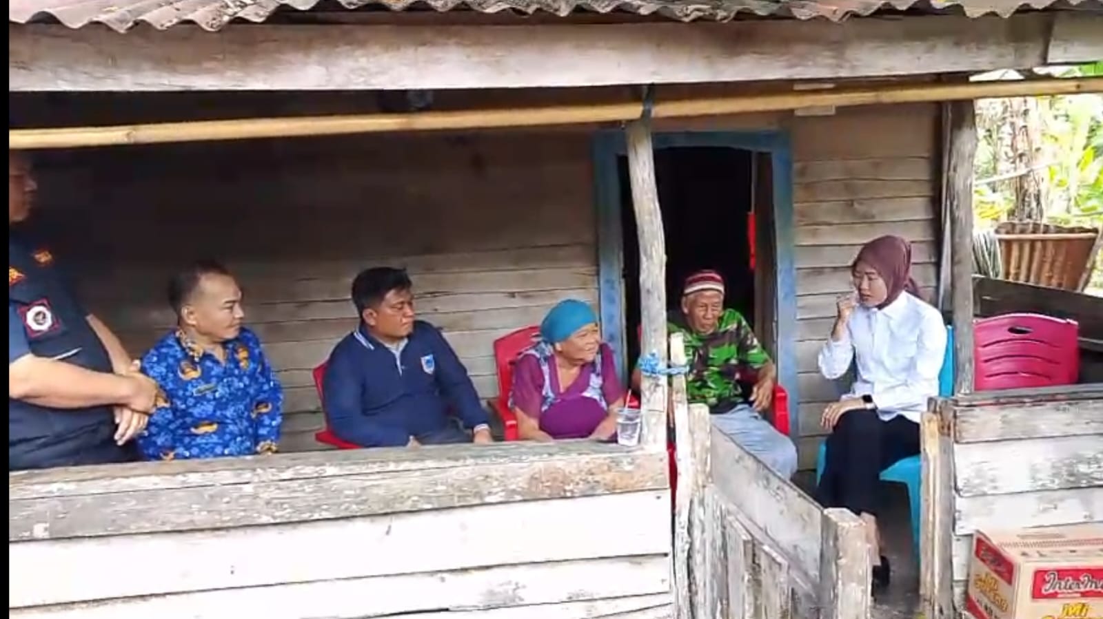 Air Mata dan Ubi Rebus: Kisah Mengharukan Lansia di Lahat yang Viral dan Bikin Wabup Bergerak