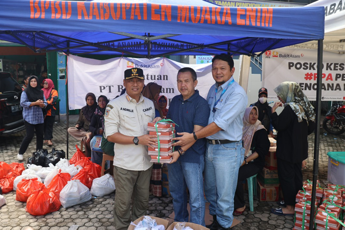 PT Bukit Asam Sigap Salurkan Bantuan untuk Korban Banjir di Lawang Kidul