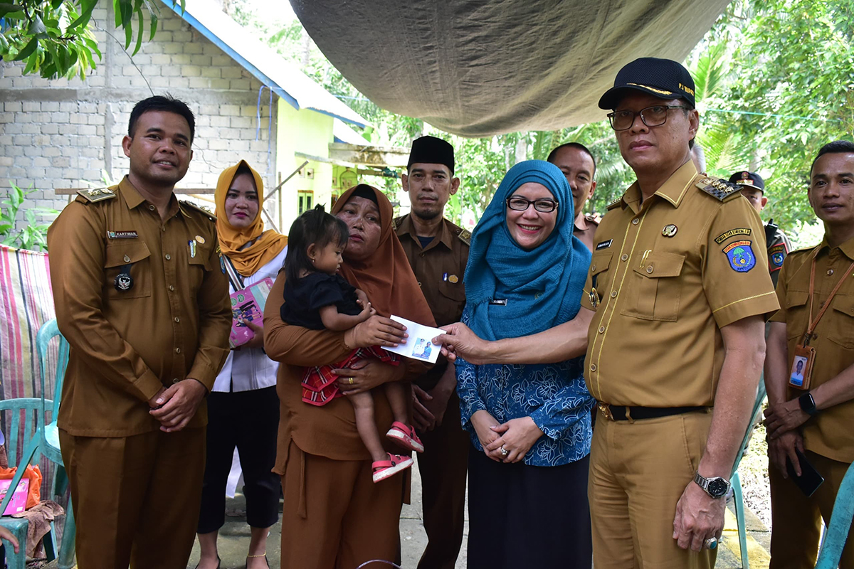 Anak Stunting di Kabupaten OKI Diberikan Bantuan, Pj Bupati Jadi Bapak Asuh