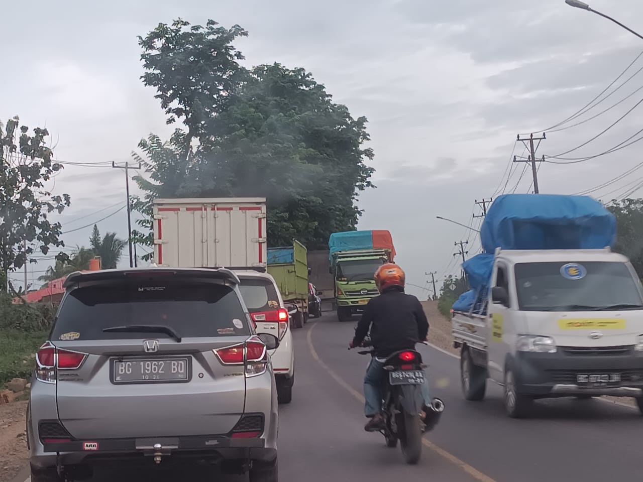 Siang Hingga Sore, Jalintim Palembang-Betung Macet