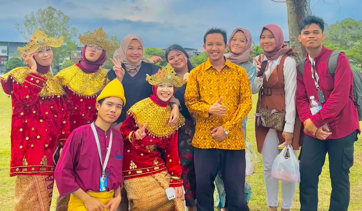Bikin Bangga! Mahasiswa UBD Palembang Persembahkan Tarian Yasaman dan Dul Muluk di University Selangor 